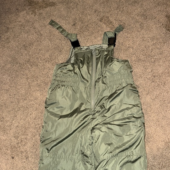 OshKosh B’gosh 4T Snow Coat and Snowbib Snowsuit Set Green - Picture 4 of 5